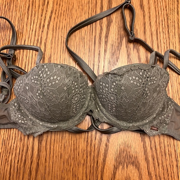 Victoria’s Secret Bra - Picture 1 of 3